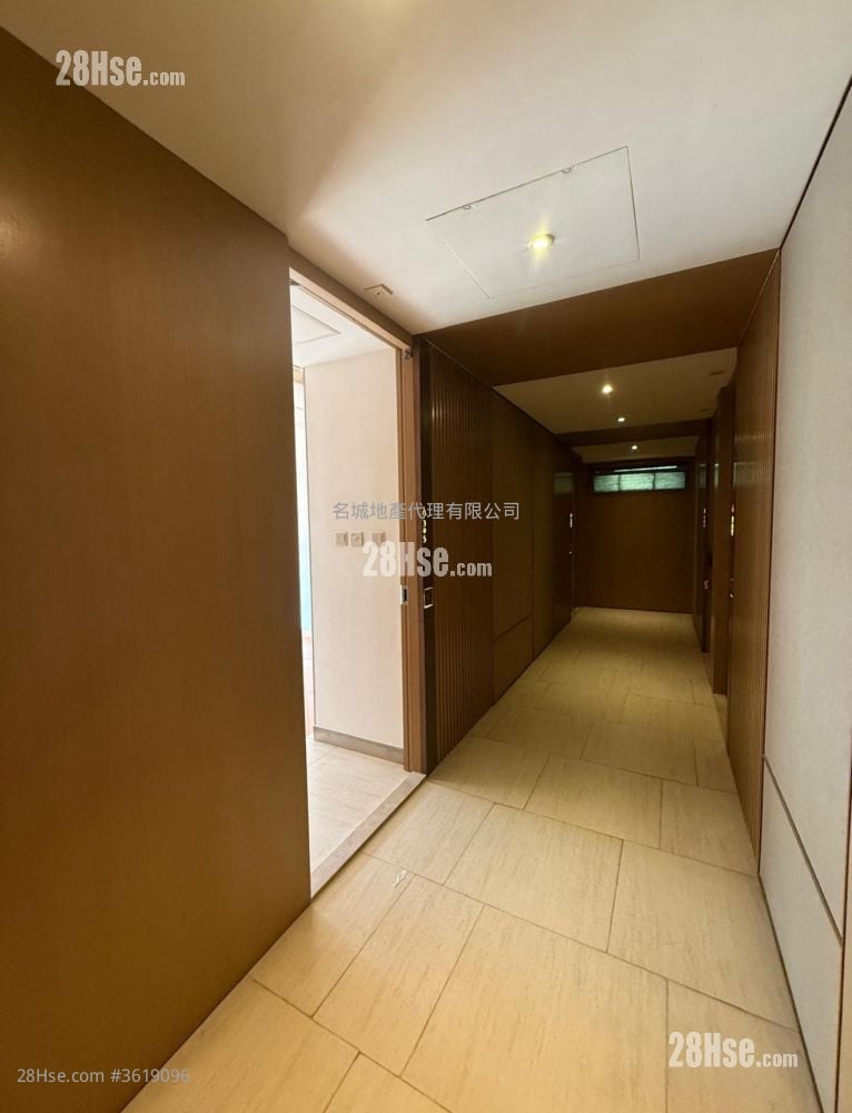Sky One Sell Studio , 1 Bathroom 304 ft² Sky One Sell Studio , 1 Bathroom 304 ft²