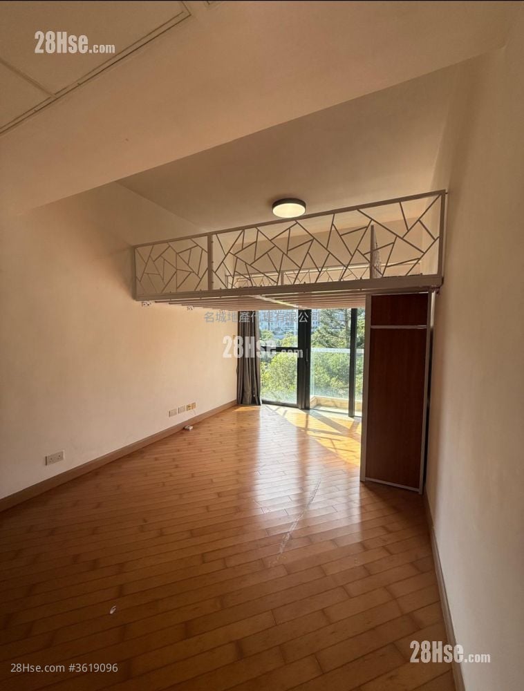 Sky One Sell Studio , 1 Bathroom 304 ft² Sky One Sell Studio , 1 Bathroom 304 ft²