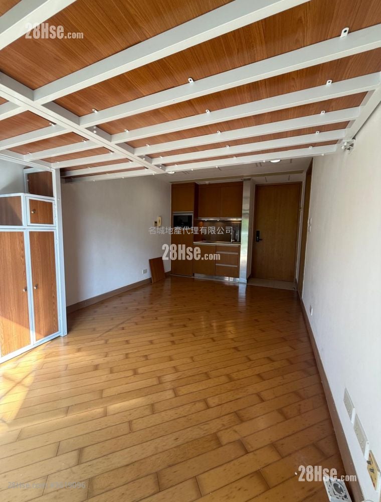 Sky One Sell Studio , 1 Bathroom 304 ft² Sky One Sell Studio , 1 Bathroom 304 ft²