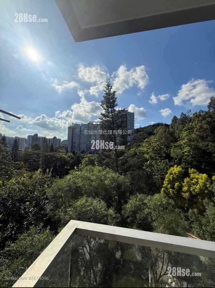 Sky One Sell Studio , 1 Bathroom 304 ft² Sky One Sell Studio , 1 Bathroom 304 ft²