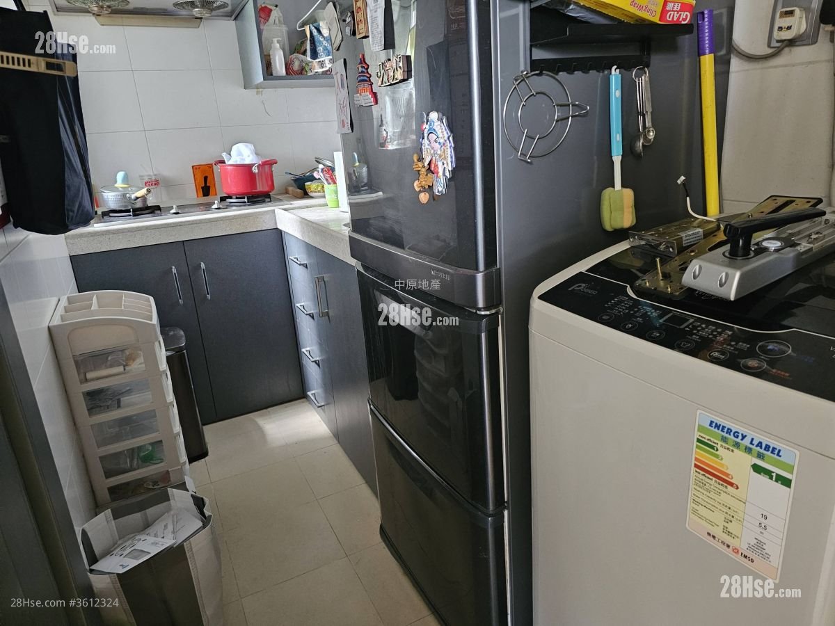 Fanling Town Center Sell 2 Bedrooms , 1 Bathroom 369 ft²