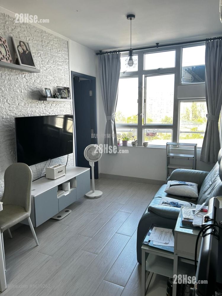 Kwun Tak Court Sell 2 Bedrooms , 1 Bathroom 468 ft² Kwun Tak Court Sell 2 Bedrooms , 1 Bathroom 468 ft²