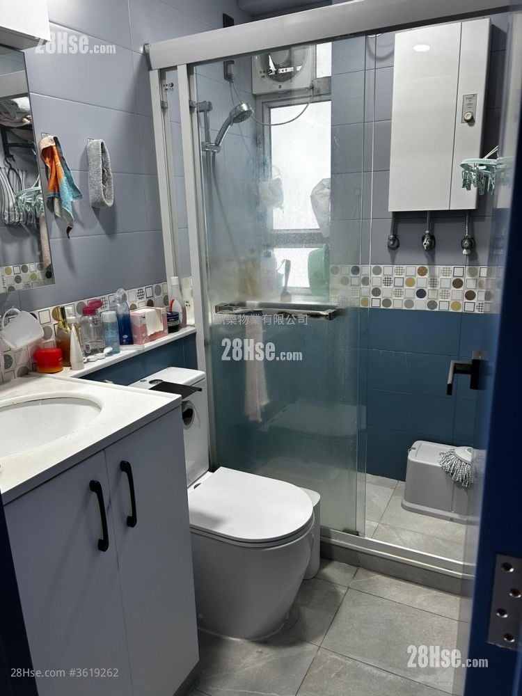 Kwun Tak Court Sell 2 Bedrooms , 1 Bathroom 468 ft² Kwun Tak Court Sell 2 Bedrooms , 1 Bathroom 468 ft²
