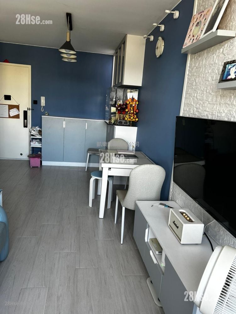 Kwun Tak Court Sell 2 Bedrooms , 1 Bathroom 468 ft² Kwun Tak Court Sell 2 Bedrooms , 1 Bathroom 468 ft²