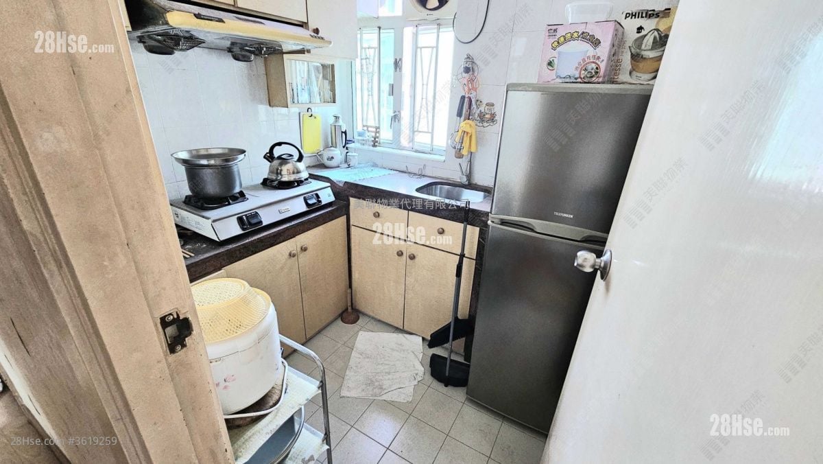 Carlton Mansion Sell 4 Bedrooms , 1 Bathroom 723 ft² Carlton Mansion Sell 4 Bedrooms , 1 Bathroom 723 ft²