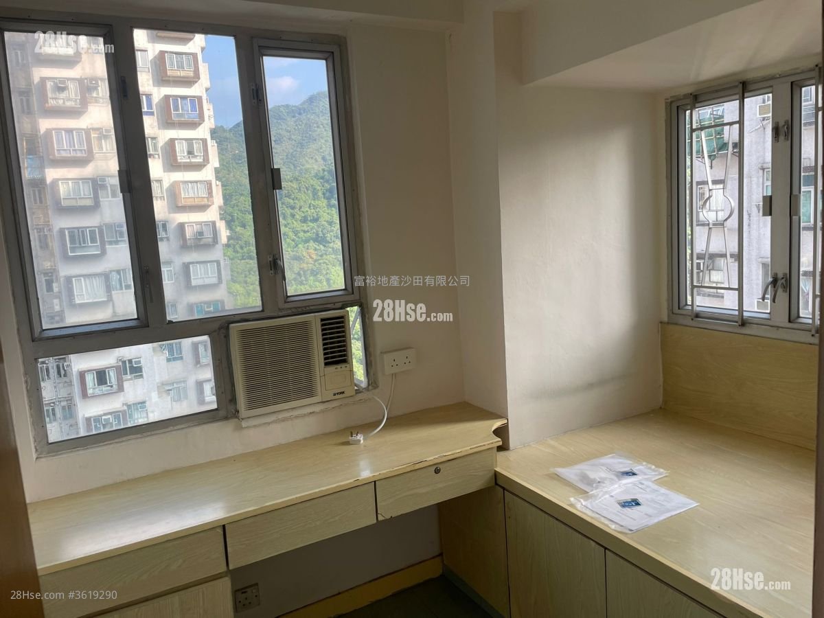 Golden Lion Garden Rental 2 Bedrooms , 1 Bathroom 285 ft² Golden Lion Garden Rental 2 Bedrooms , 1 Bathroom 285 ft²