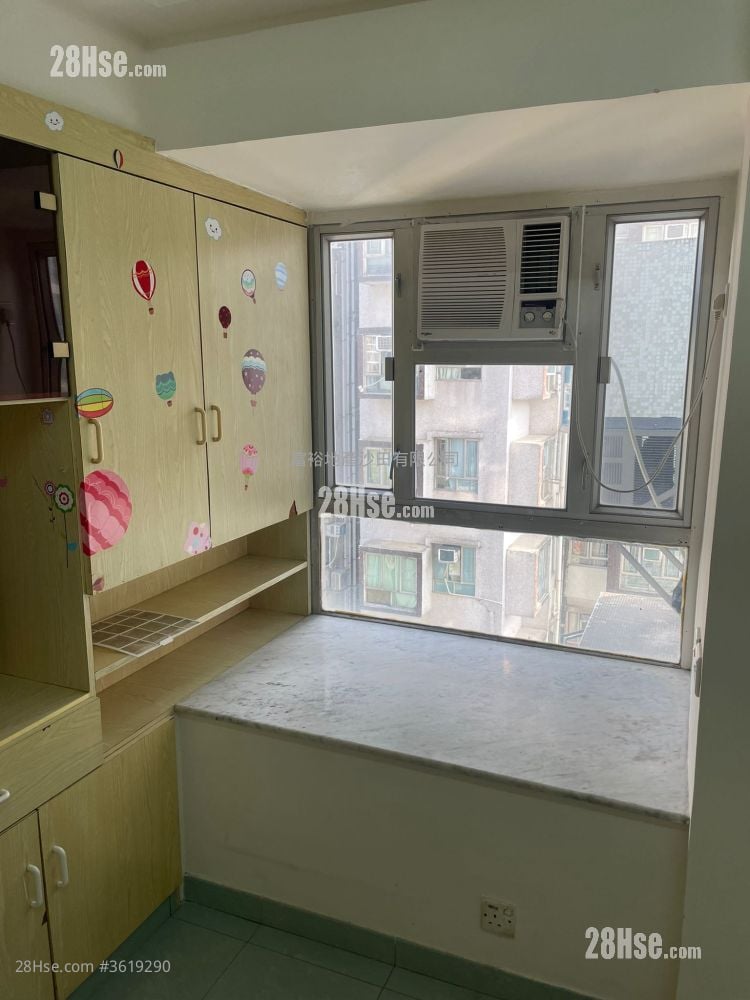 Golden Lion Garden Rental 2 Bedrooms , 1 Bathroom 285 ft² Golden Lion Garden Rental 2 Bedrooms , 1 Bathroom 285 ft²