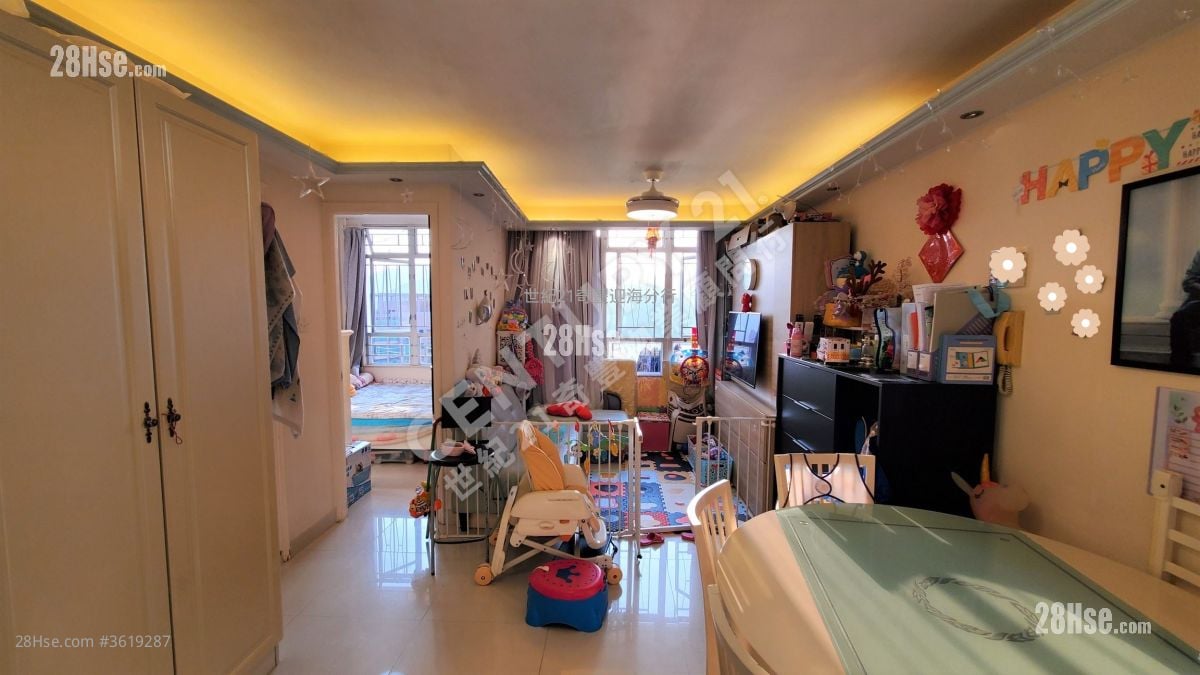 Kam Fung Court Sell 3 Bedrooms , 1 Bathroom 642 ft² Kam Fung Court Sell 3 Bedrooms , 1 Bathroom 642 ft²