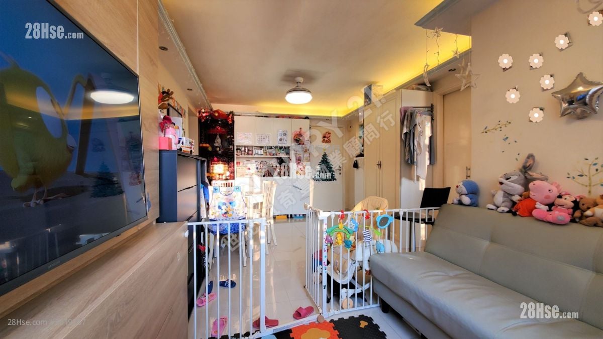 Kam Fung Court Sell 3 Bedrooms , 1 Bathroom 642 ft² Kam Fung Court Sell 3 Bedrooms , 1 Bathroom 642 ft²