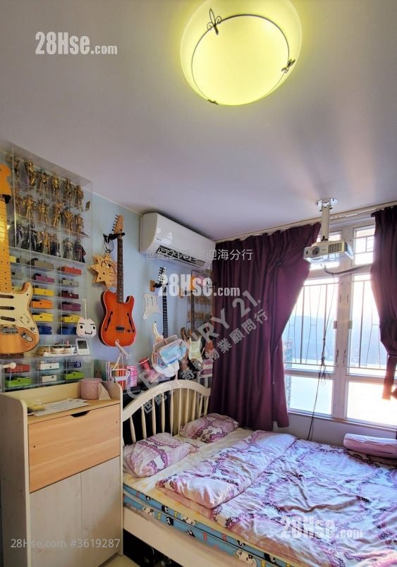 Kam Fung Court Sell 3 Bedrooms , 1 Bathroom 642 ft² Kam Fung Court Sell 3 Bedrooms , 1 Bathroom 642 ft²