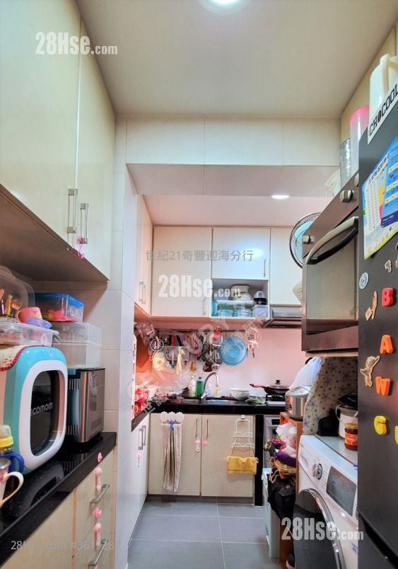 Kam Fung Court Sell 3 Bedrooms , 1 Bathroom 642 ft² Kam Fung Court Sell 3 Bedrooms , 1 Bathroom 642 ft²