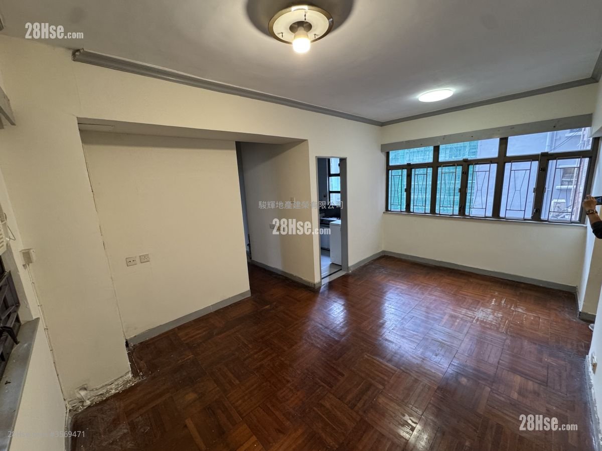 Waterloo Heights Garden Sell 3 Bedrooms , 2 Bathrooms 651 ft² Waterloo Heights Garden Sell 3 Bedrooms , 2 Bathrooms 651 ft²