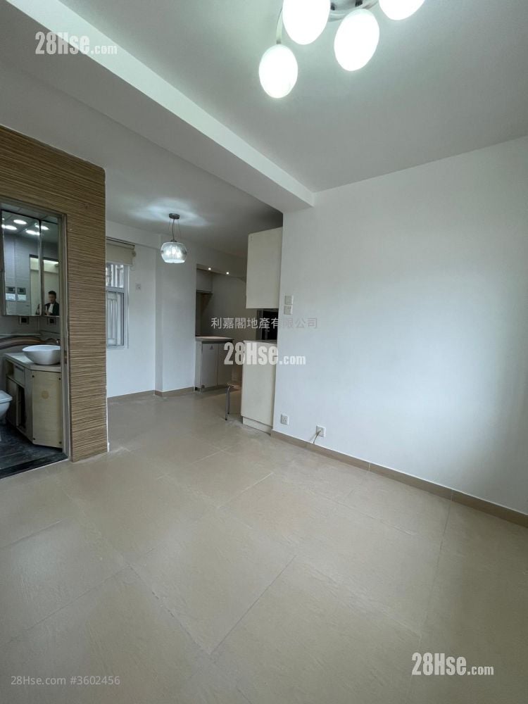 Lucky Plaza Sell 2 Bedrooms , 1 Bathroom 390 ft² Lucky Plaza Sell 2 Bedrooms , 1 Bathroom 390 ft²