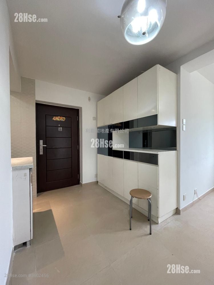 Lucky Plaza Sell 2 Bedrooms , 1 Bathroom 390 ft² Lucky Plaza Sell 2 Bedrooms , 1 Bathroom 390 ft²