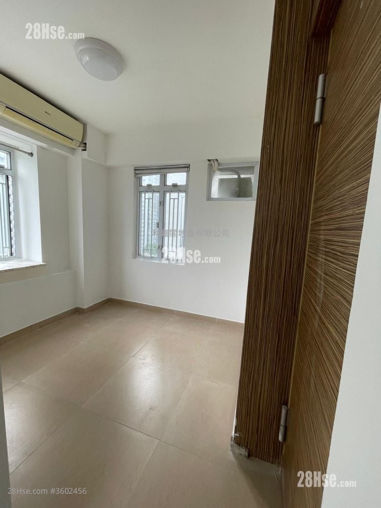 Lucky Plaza Sell 2 Bedrooms , 1 Bathroom 390 ft² Lucky Plaza Sell 2 Bedrooms , 1 Bathroom 390 ft²
