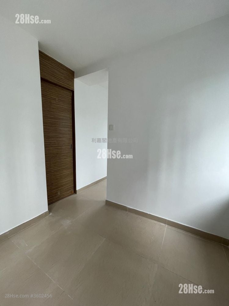 Lucky Plaza Sell 2 Bedrooms , 1 Bathroom 390 ft² Lucky Plaza Sell 2 Bedrooms , 1 Bathroom 390 ft²