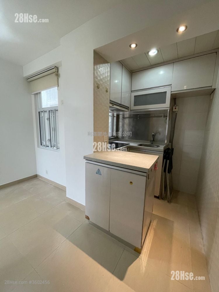 Lucky Plaza Sell 2 Bedrooms , 1 Bathroom 390 ft² Lucky Plaza Sell 2 Bedrooms , 1 Bathroom 390 ft²