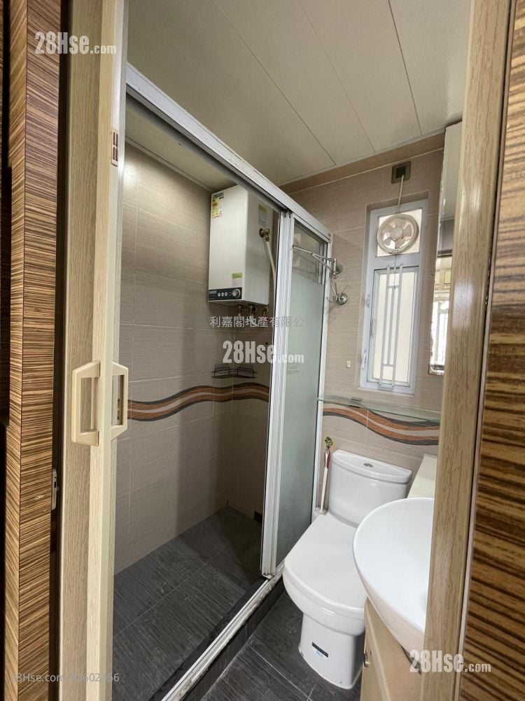 Lucky Plaza Sell 2 Bedrooms , 1 Bathroom 390 ft² Lucky Plaza Sell 2 Bedrooms , 1 Bathroom 390 ft²