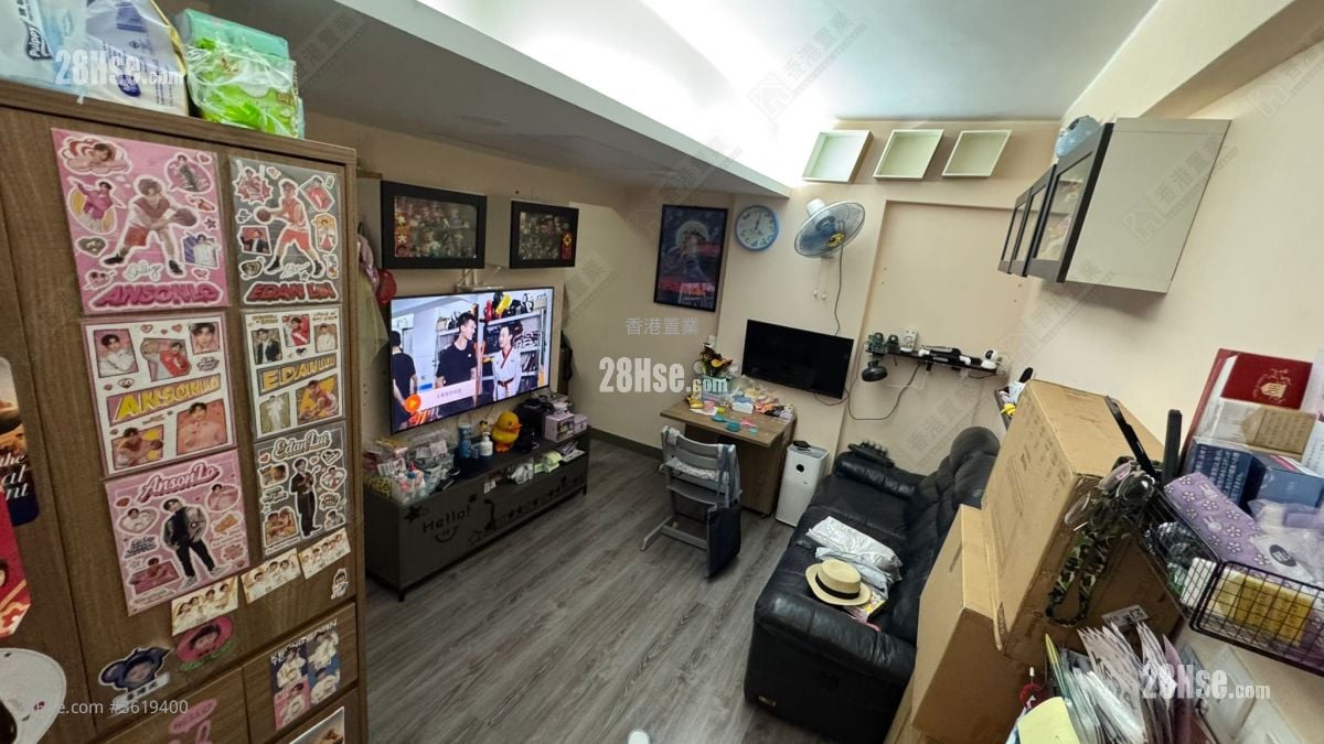 living room: Cosmopolitan Estate Sell 1 Bedroom 326 ft² living room: Cosmopolitan Estate Sell 1 Bedroom 326 ft²