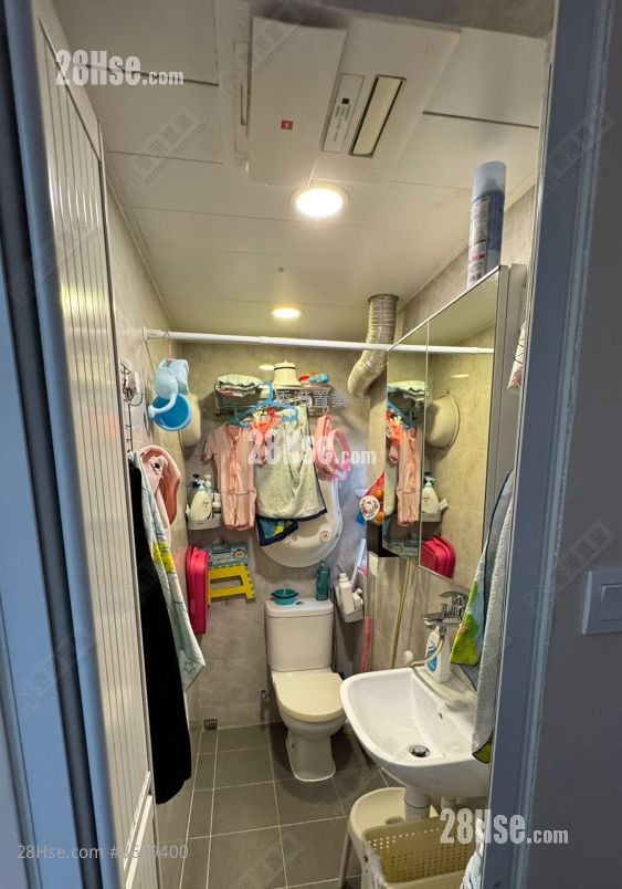 bathroom: Cosmopolitan Estate Sell 1 Bedroom 326 ft² bathroom: Cosmopolitan Estate Sell 1 Bedroom 326 ft²