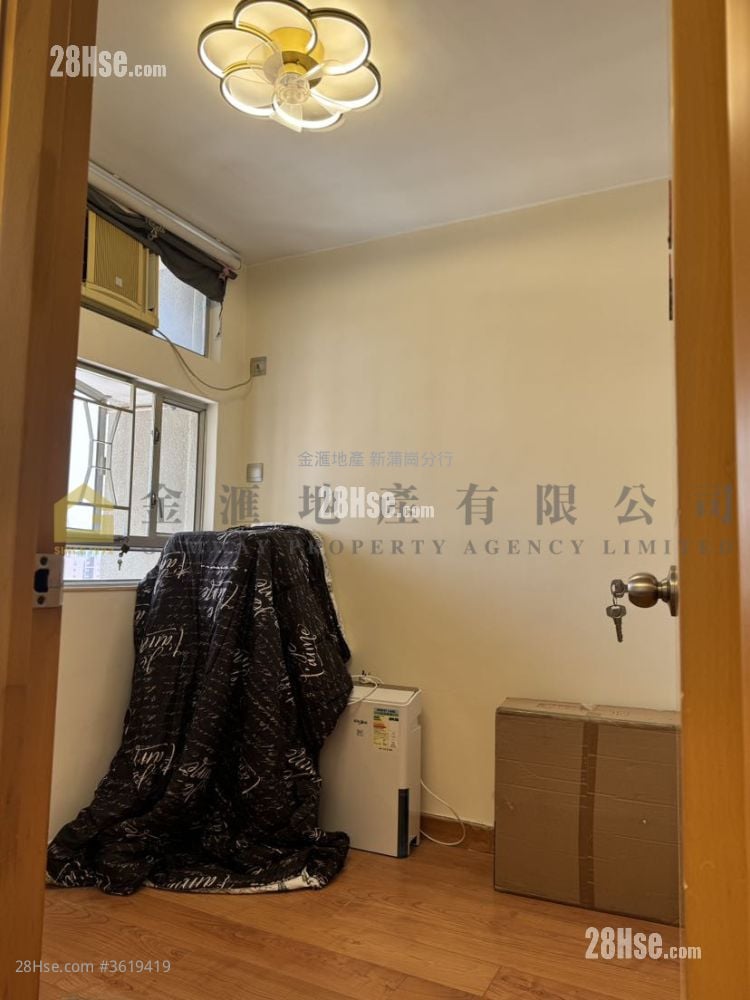 德強苑 售盤 2 房 , 1 浴室 404 平方呎 德強苑 售盤 2 房 , 1 浴室 404 平方呎