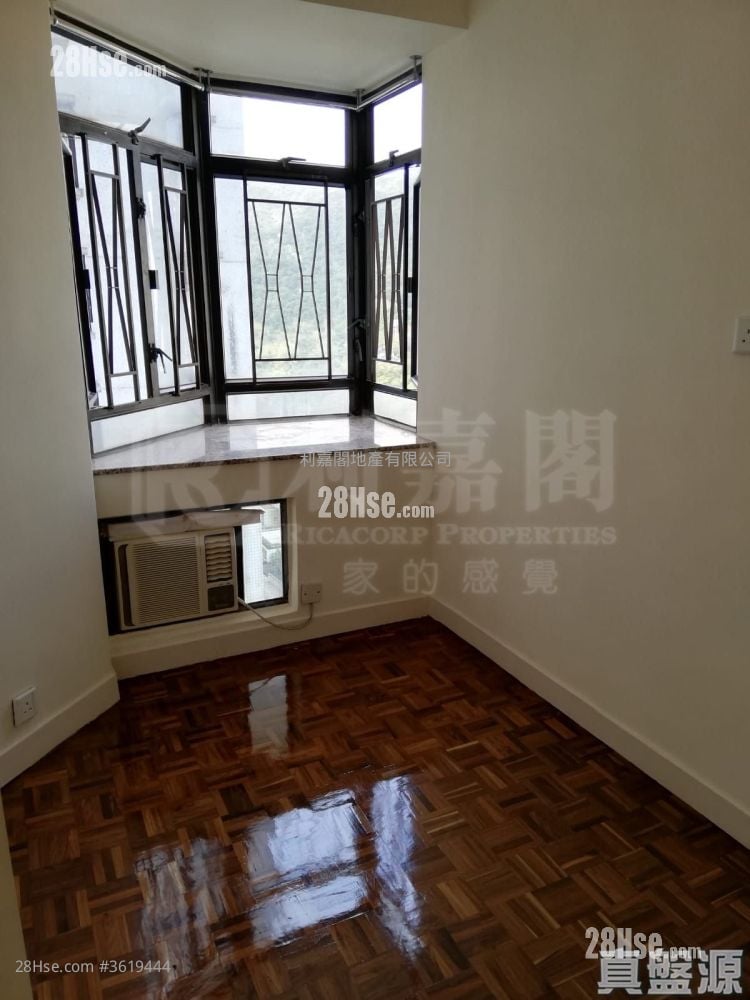 Kornhill Sell 3 Bedrooms 596 ft² Kornhill Sell 3 Bedrooms 596 ft²