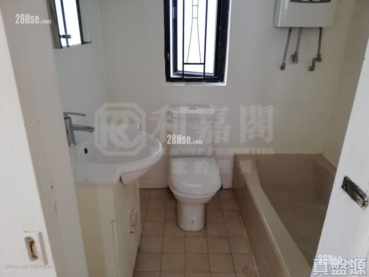 Kornhill Sell 3 Bedrooms 596 ft² Kornhill Sell 3 Bedrooms 596 ft²