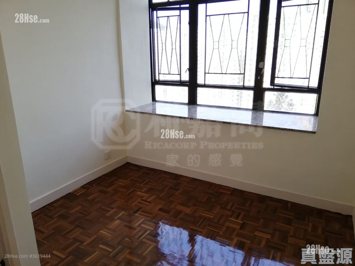 Kornhill Sell 3 Bedrooms 596 ft² Kornhill Sell 3 Bedrooms 596 ft²