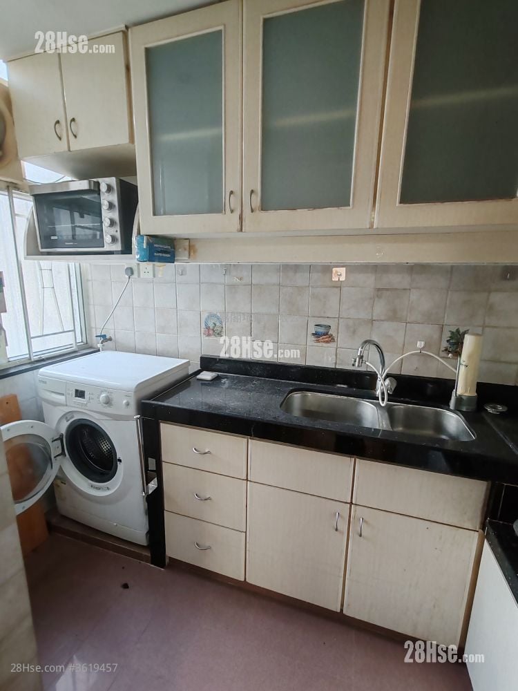 Yuk Ming Court Sell 3 Bedrooms , 1 Bathroom 607 ft² Yuk Ming Court Sell 3 Bedrooms , 1 Bathroom 607 ft²