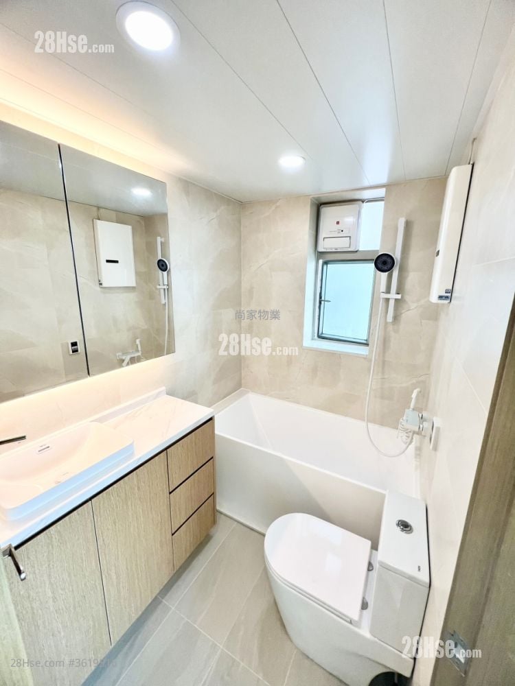 Uptown Sell 3 Bedrooms , 2 Bathrooms 753 ft² Uptown Sell 3 Bedrooms , 2 Bathrooms 753 ft²