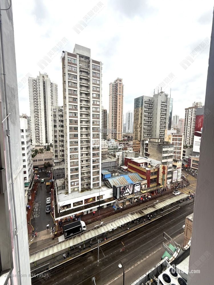 Golden Hall Building Sell 2 Bedrooms , 1 Bathroom 418 ft²