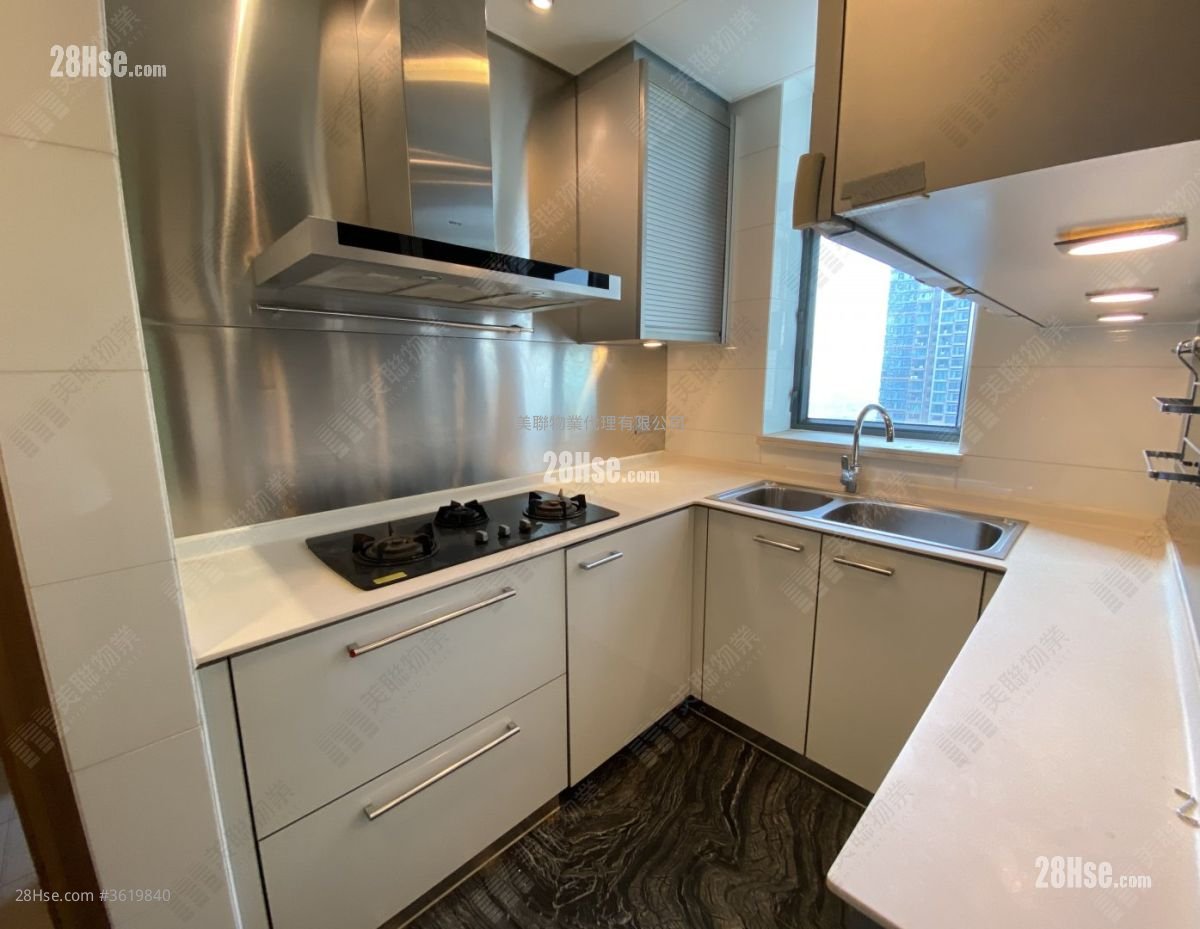 Yoho Midtown Sell 4 Bedrooms , 3 Bathrooms 940 ft²
