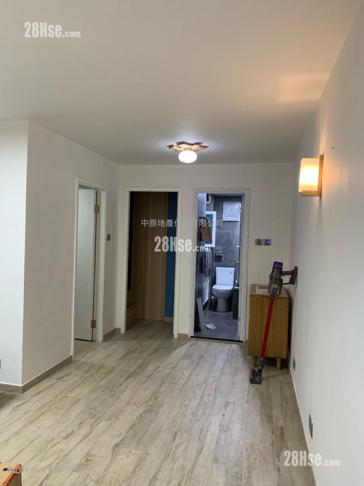 Siu Hong Court Sell 2 Bedrooms , 1 Bathroom 476 ft² Siu Hong Court Sell 2 Bedrooms , 1 Bathroom 476 ft²