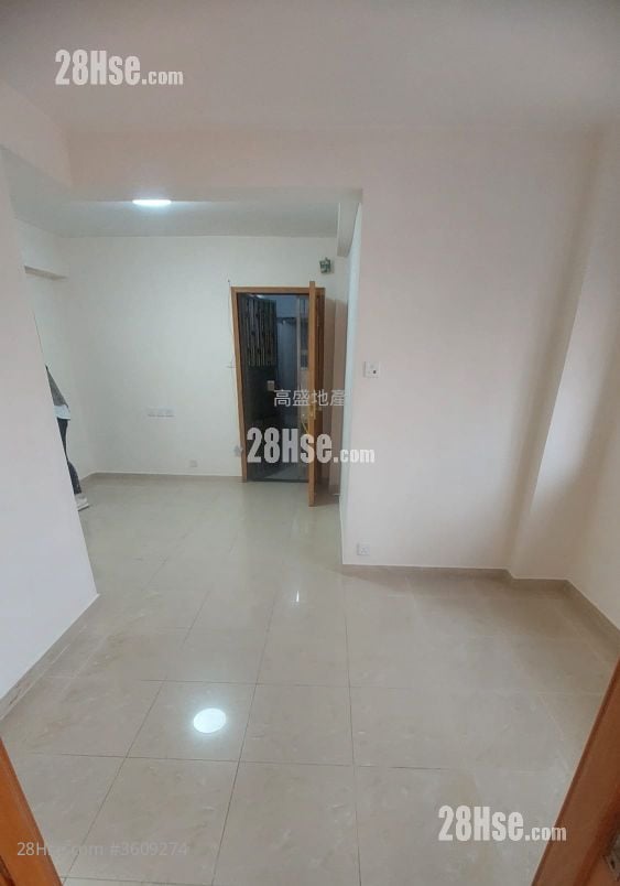 Golden Building Rental 2 Bedrooms , 1 Bathroom 385 ft²