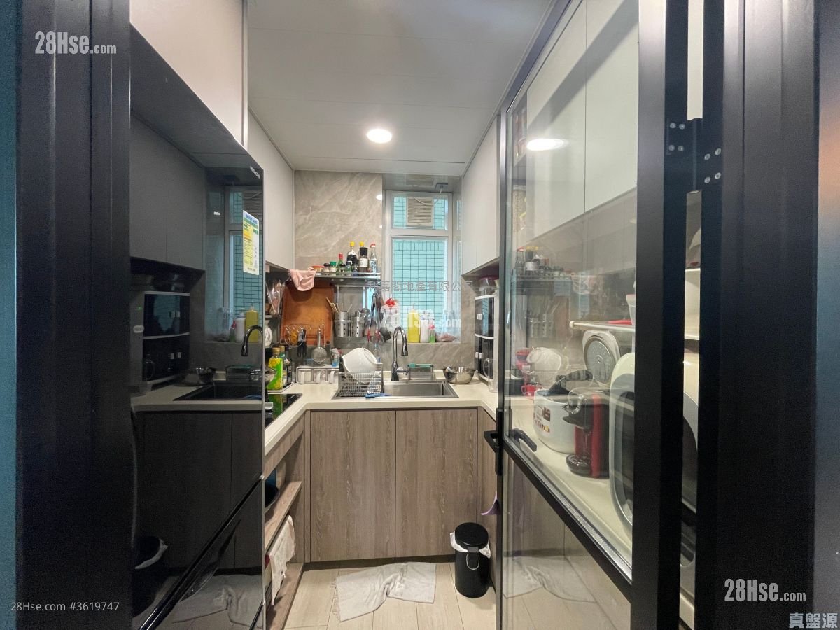 Metro Town Sell 3 Bedrooms 678 ft² Metro Town Sell 3 Bedrooms 678 ft²