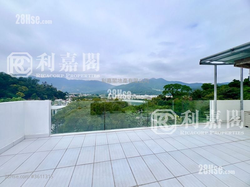 南围 售盘 4 房 , 3 浴室 2,100 平方尺