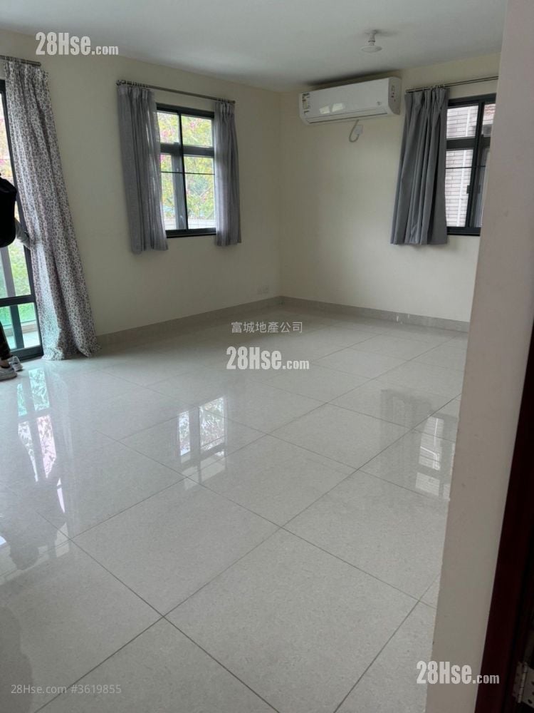 Village Rental 3 Bedrooms , 1 Bathroom 630 ft² Village Rental 3 Bedrooms , 1 Bathroom 630 ft²