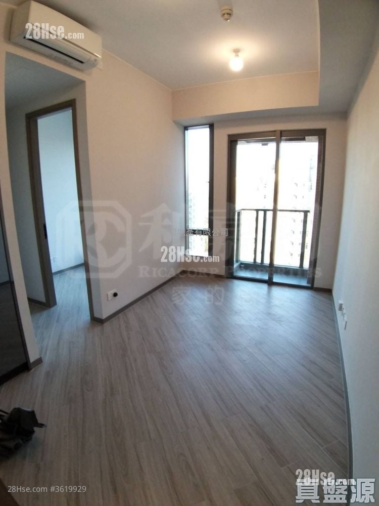 Reach Summit Rental 2 Bedrooms , 1 Bathroom 370 ft² Reach Summit Rental 2 Bedrooms , 1 Bathroom 370 ft²