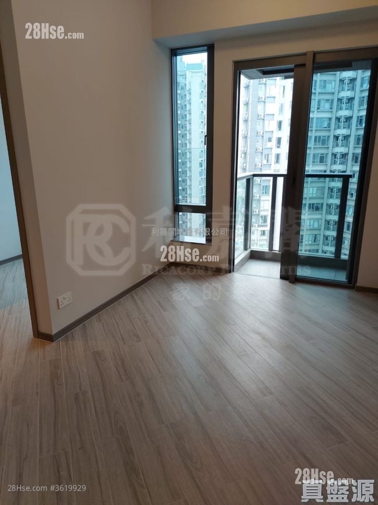 Reach Summit Rental 2 Bedrooms , 1 Bathroom 370 ft² Reach Summit Rental 2 Bedrooms , 1 Bathroom 370 ft²