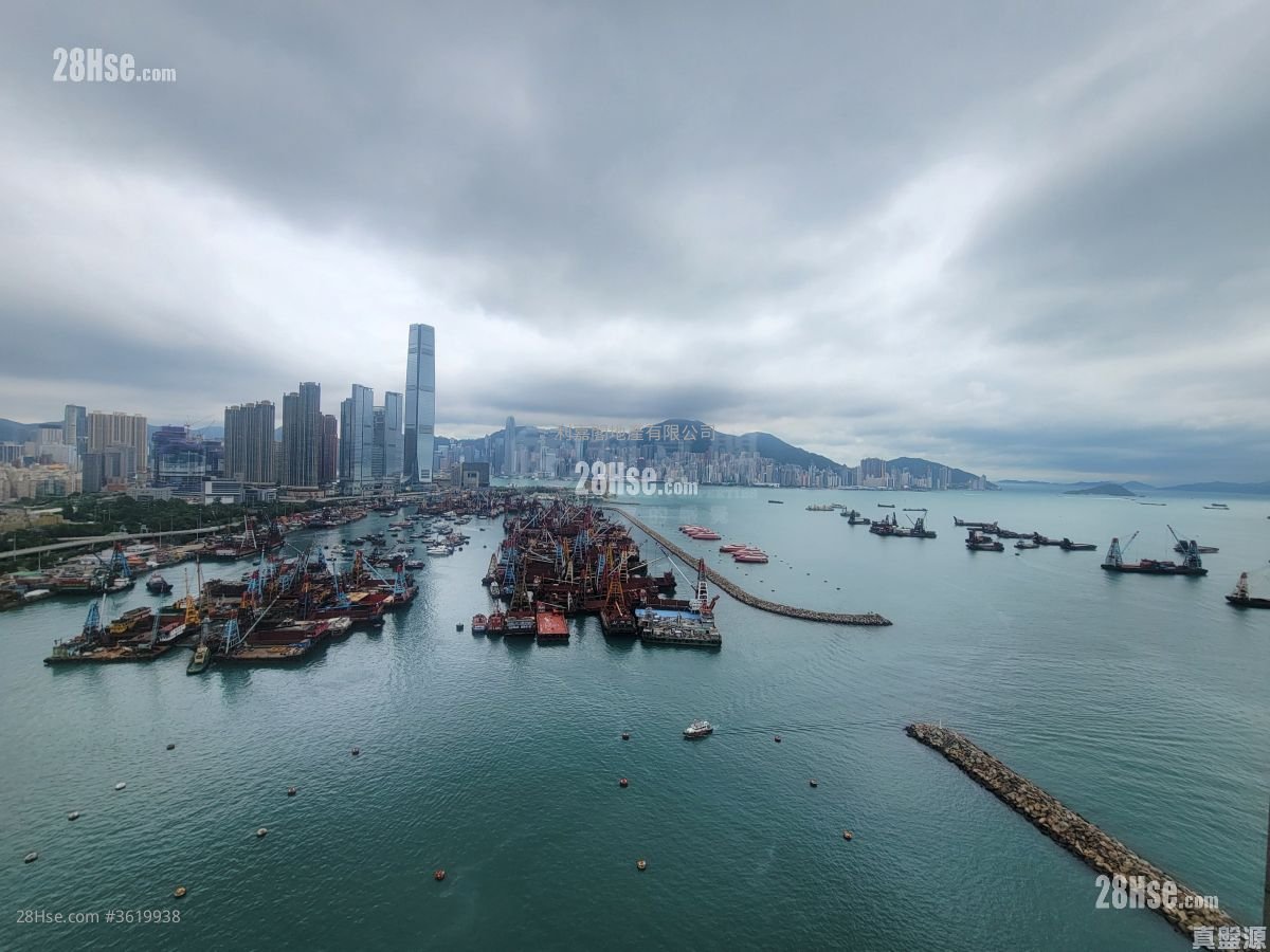 One Silversea Sell 3 Bedrooms , 2 Bathrooms 746 ft² One Silversea Sell 3 Bedrooms , 2 Bathrooms 746 ft²