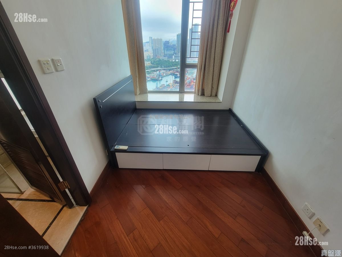 One Silversea Sell 3 Bedrooms , 2 Bathrooms 746 ft² One Silversea Sell 3 Bedrooms , 2 Bathrooms 746 ft²