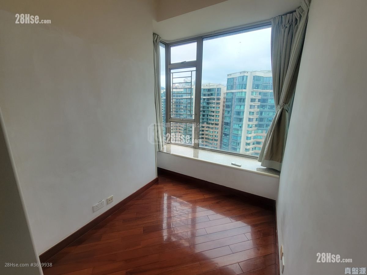One Silversea Sell 3 Bedrooms , 2 Bathrooms 746 ft² One Silversea Sell 3 Bedrooms , 2 Bathrooms 746 ft²
