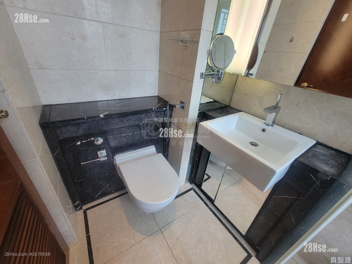 One Silversea Sell 3 Bedrooms , 2 Bathrooms 746 ft² One Silversea Sell 3 Bedrooms , 2 Bathrooms 746 ft²