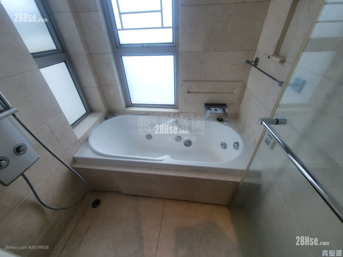 One Silversea Sell 3 Bedrooms , 2 Bathrooms 746 ft² One Silversea Sell 3 Bedrooms , 2 Bathrooms 746 ft²