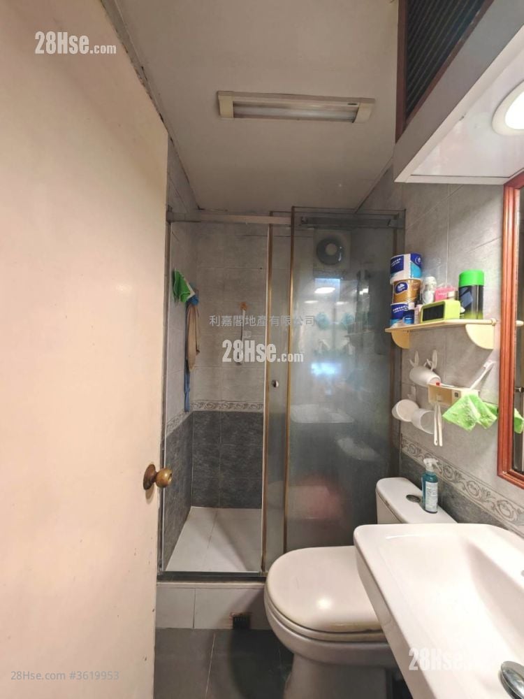 Ching Wah Court Sell 3 Bedrooms , 1 Bathroom 554 ft² Ching Wah Court Sell 3 Bedrooms , 1 Bathroom 554 ft²