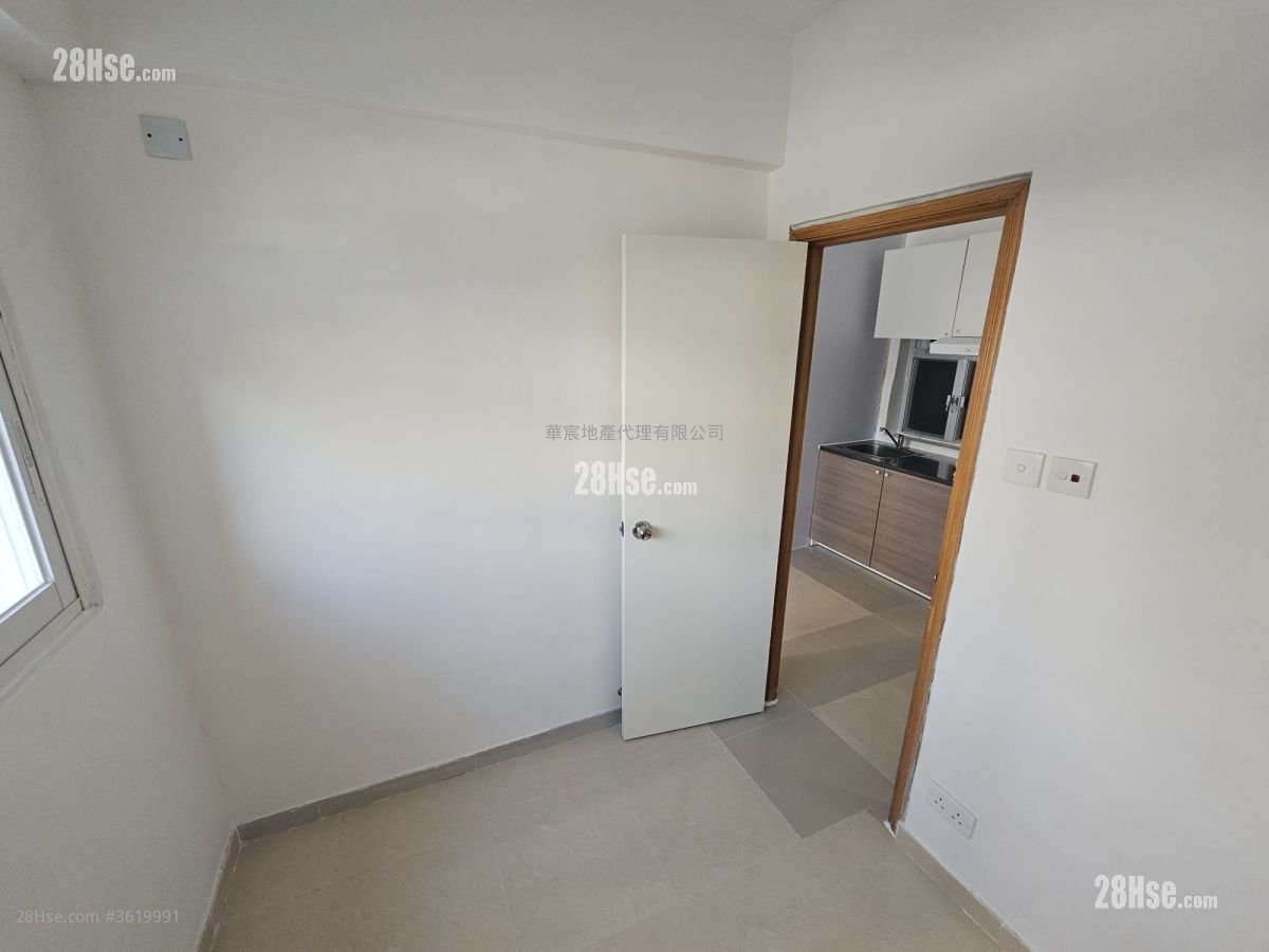 Tak Tai Building Rental 1 Bedroom , 1 Bathroom 420 ft² Tak Tai Building Rental 1 Bedroom , 1 Bathroom 420 ft²