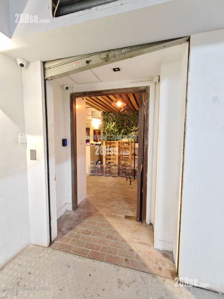 Galaxy Factory Building Rental 3 Bedrooms , 2 Toilets 2,600 ft² Galaxy Factory Building Rental 3 Bedrooms , 2 Toilets 2,600 ft²