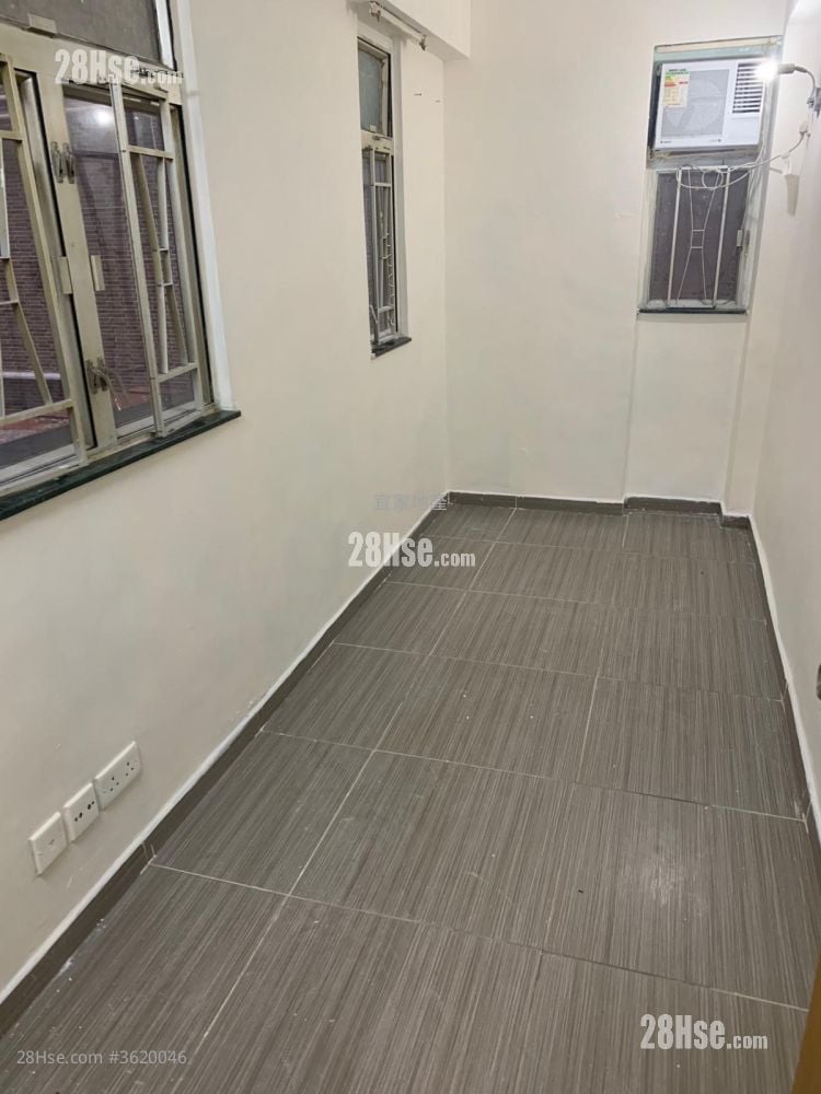 Yau Lee Building Rental Studio , 1 Bathroom 150 ft²