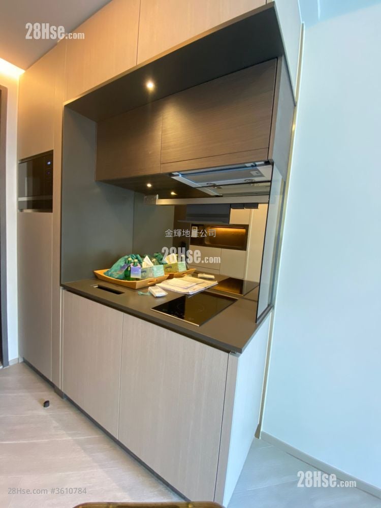 The Royale Rental Studio , 1 Bathroom 224 ft²