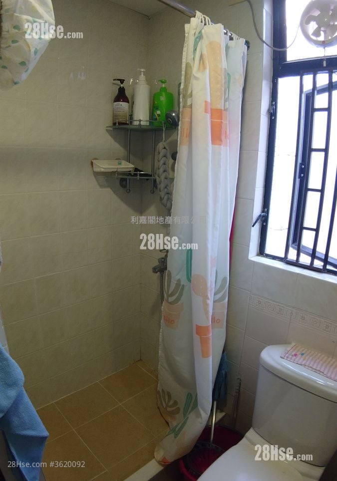 Heng Fa Chuen Sell 3 Bedrooms , 1 Bathroom 563 ft² Heng Fa Chuen Sell 3 Bedrooms , 1 Bathroom 563 ft²